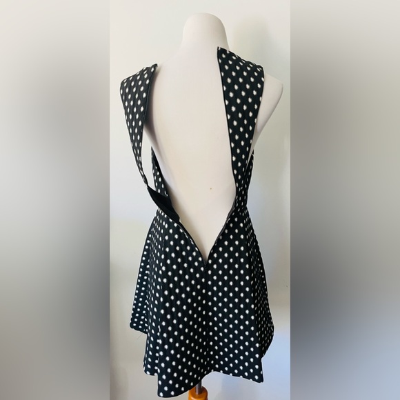 Alice + Olivia Tanner Crepe Mini Dress Black, Cream
Size 8 - Picture 12 of 15